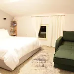 Jonexh Apartments