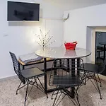 Jonexh Apartments